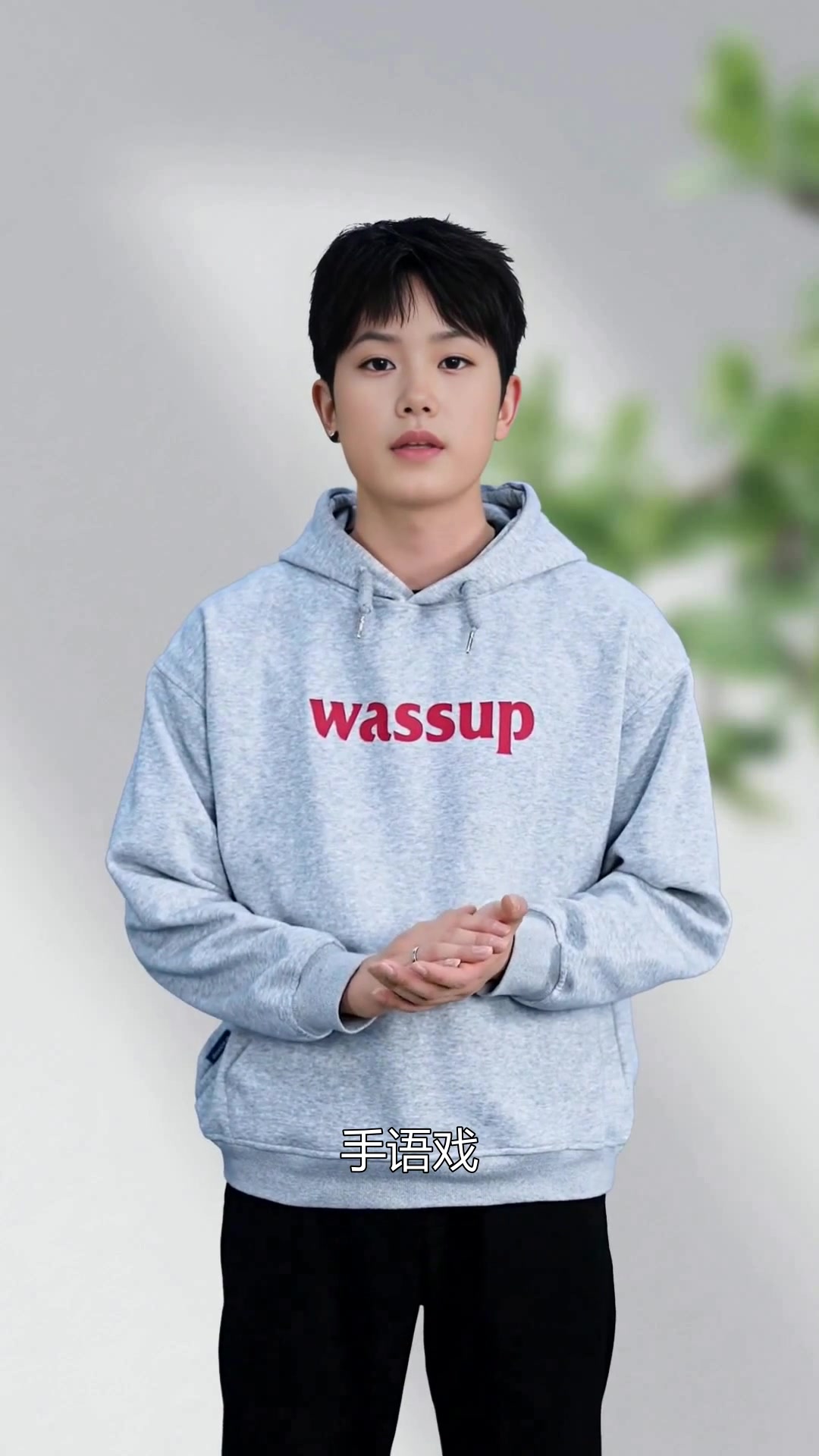 宁宁的手影戏:小鸡、兔子和猫的奇妙对决