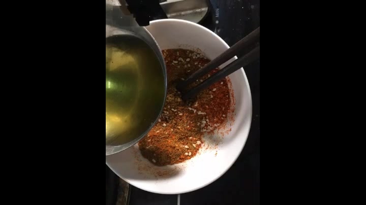 轻松做辣酱鱿鱼串，家常美味等你尝