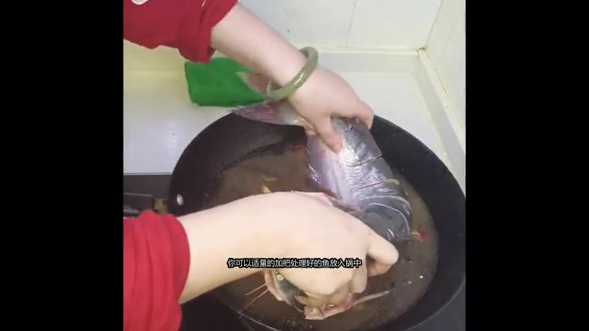 清江鱼家常炖法,汤汁拌馍更香