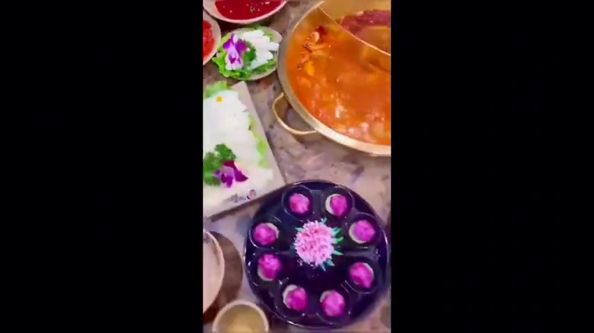 火锅文案能吸引你吗?快来试试小龙坎的独特风味!