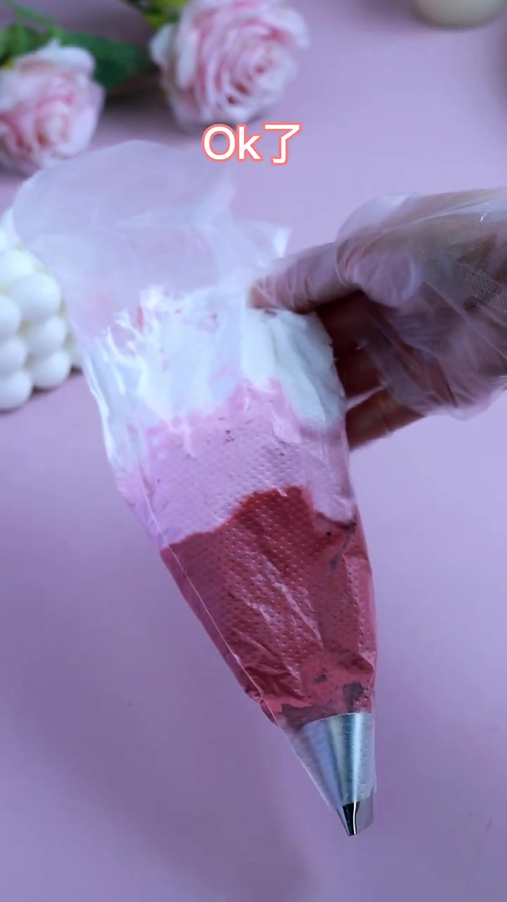 七夕情人节玫瑰蛋糕制作,教你如何用奶油打造浪漫花朵