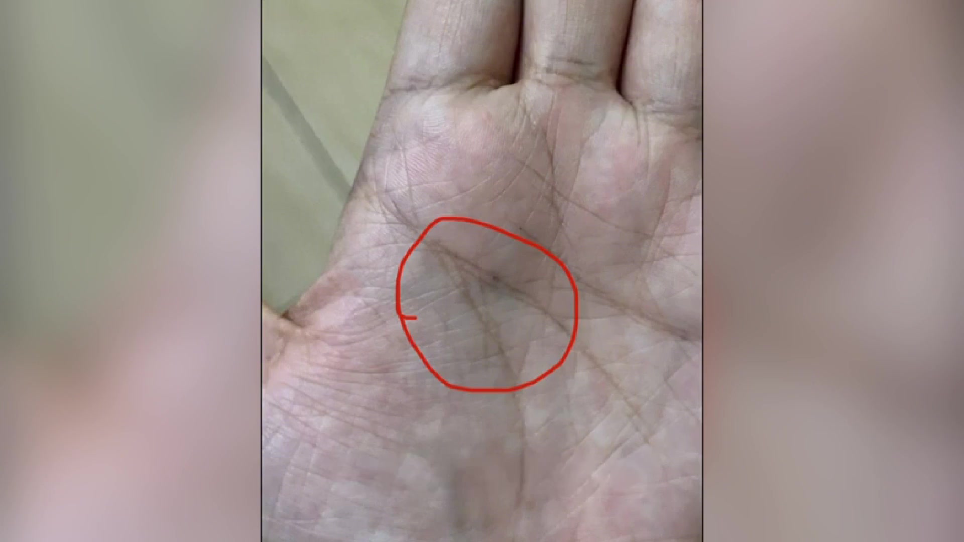 男人手相中的“鱼”纹,预示贵人帮扶与事业突破