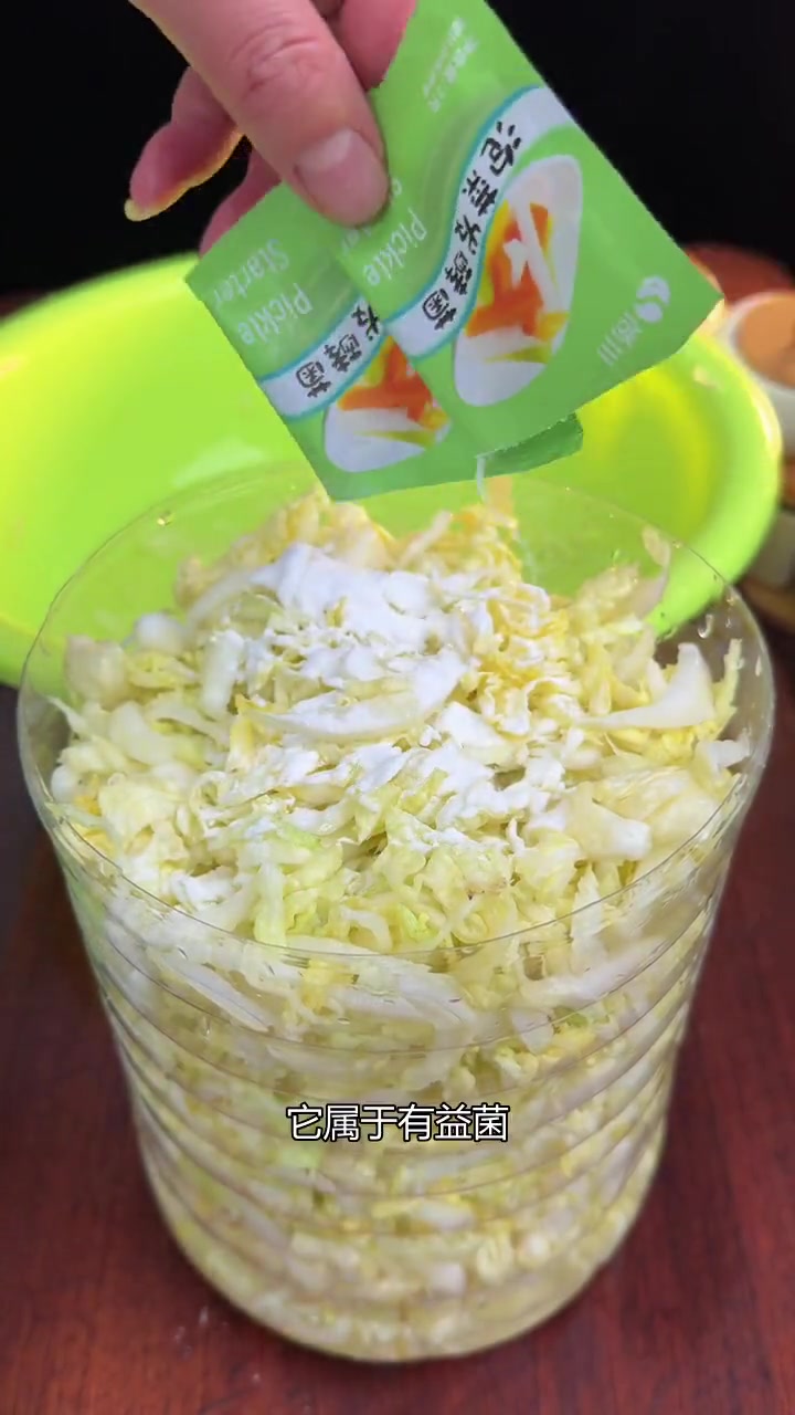 用豆油桶快速腌制酸菜,七天就能吃上正宗东北风味
