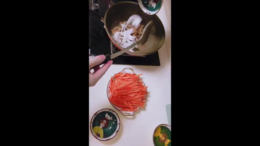 胡萝卜洋葱炒肉,香甜鲜美下饭新选择