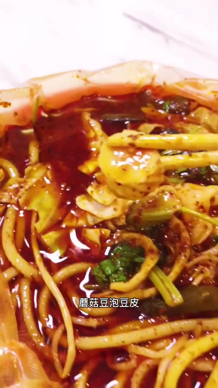 空调屋里吃麻辣烫,麻辣鲜香让人停不下来!