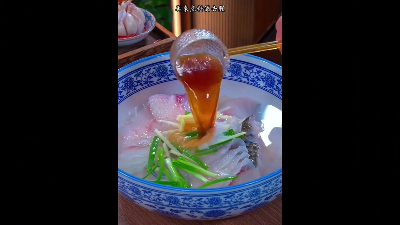 教你做一道超有面子的草鱼美食,口感Q弹,一上桌就被抢光