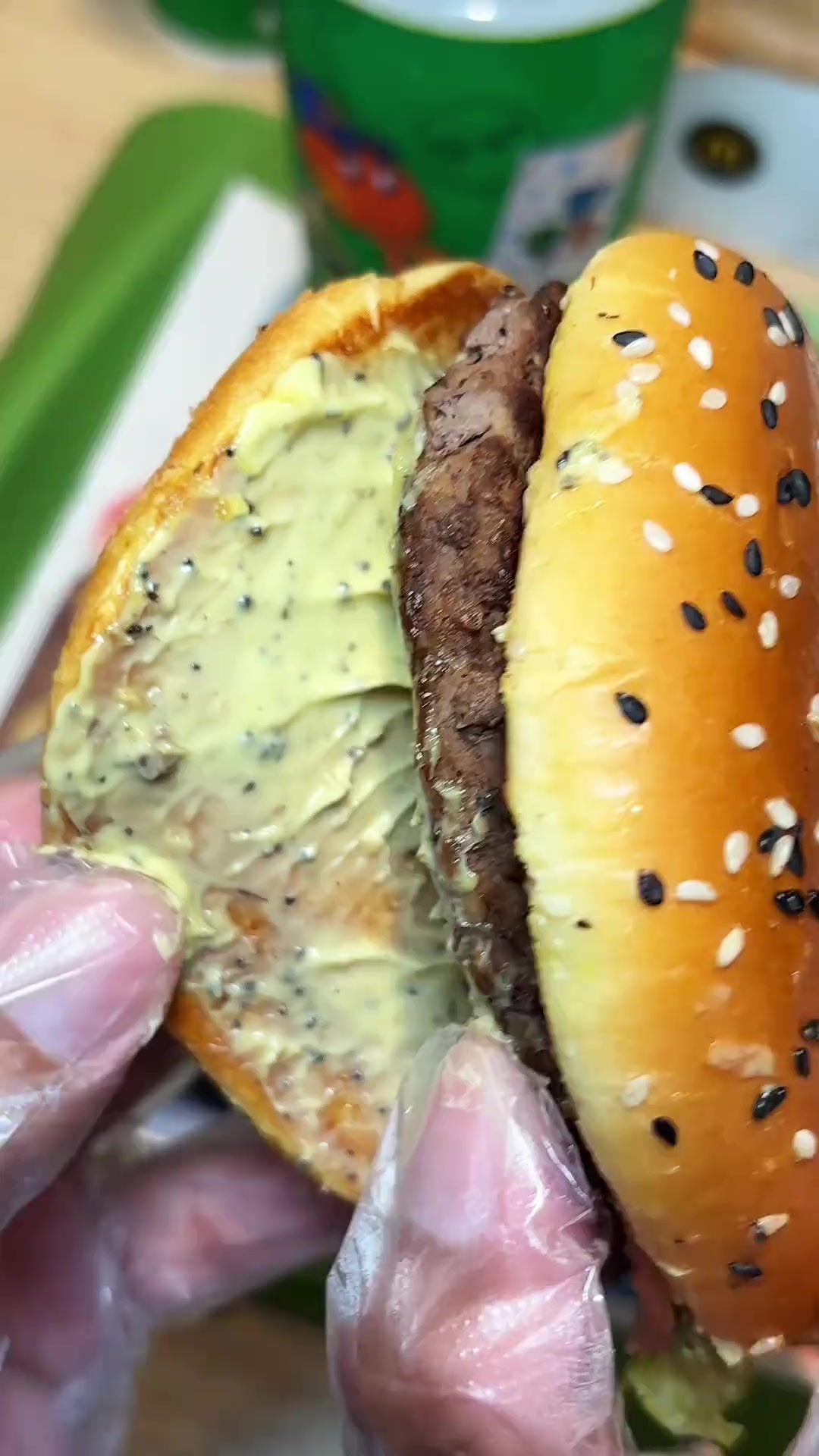 麦当劳新汉堡!白松露法式火腿安格斯牛堡,超厚牛肉饼一口爆表