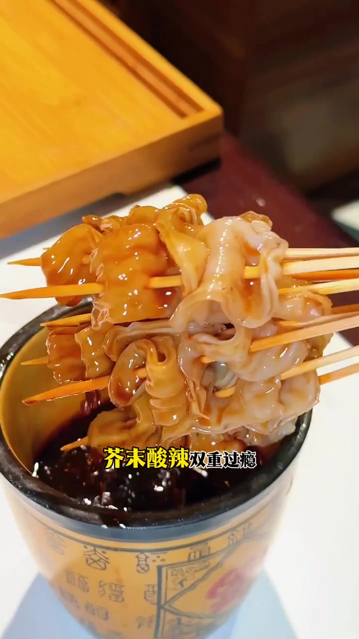 丽江龙记斑鱼庄:鲜美汤底与脆嫩鱼肉,八年老店不容错过