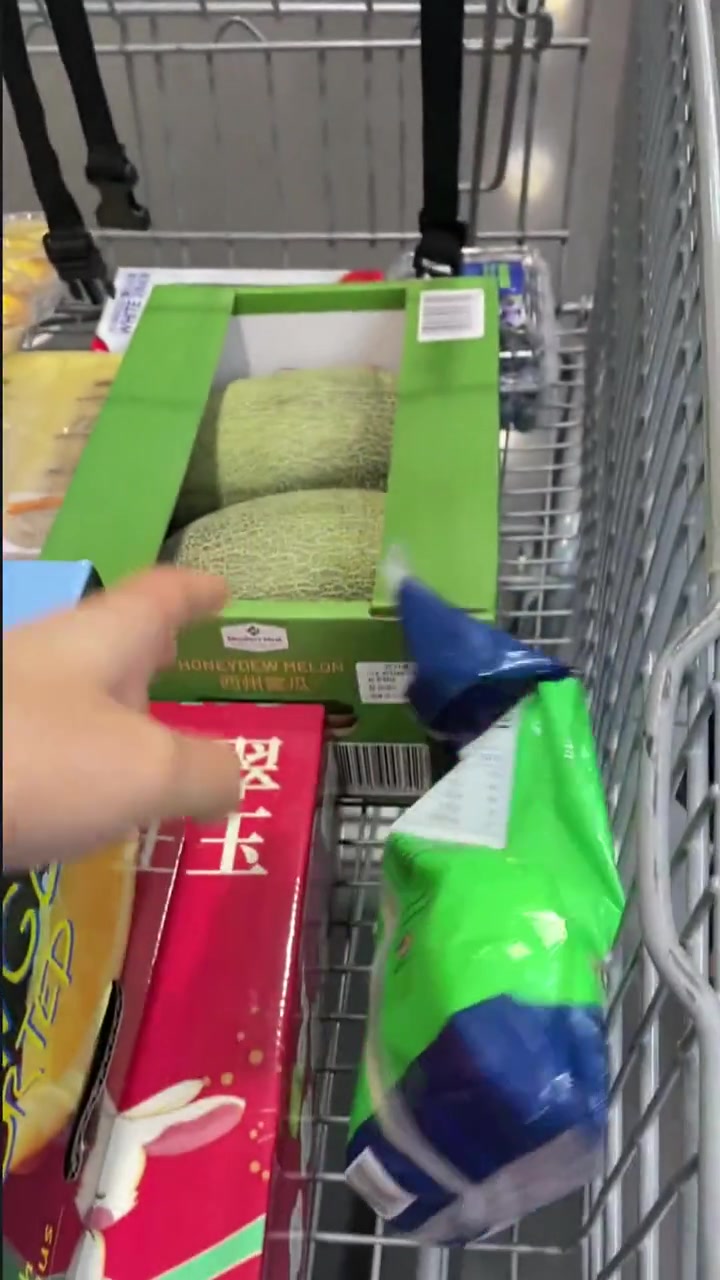 山姆会员店试吃:榴莲千层蛋糕和新品咸蛋黄芝士蛋挞测评