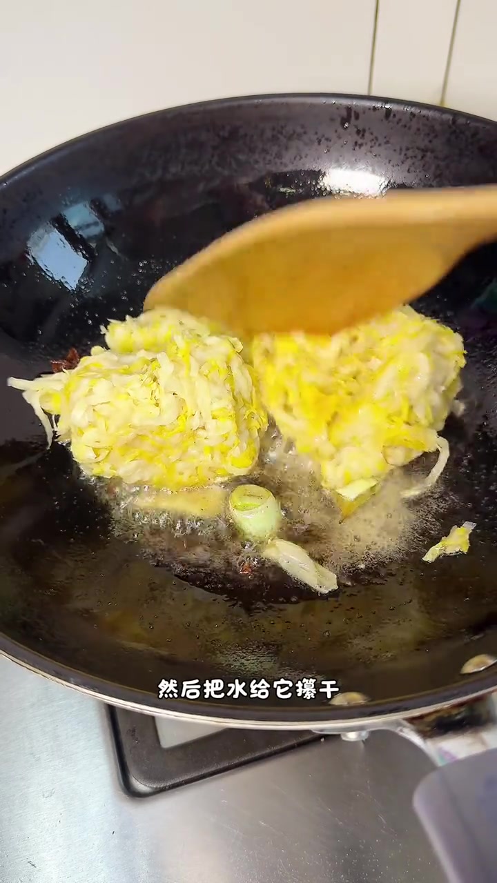 酸菜炖排骨,家常东北味,汤鲜美到停不下来